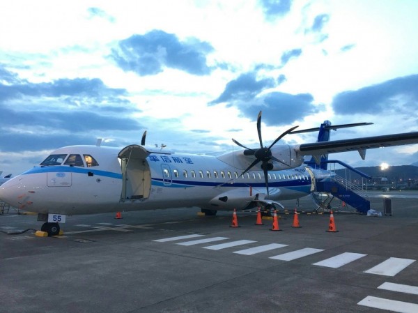 華信航空首架自購ATR72-600型,昨日抵達7/16投入澎湖航線。(圖由華信航空提供)