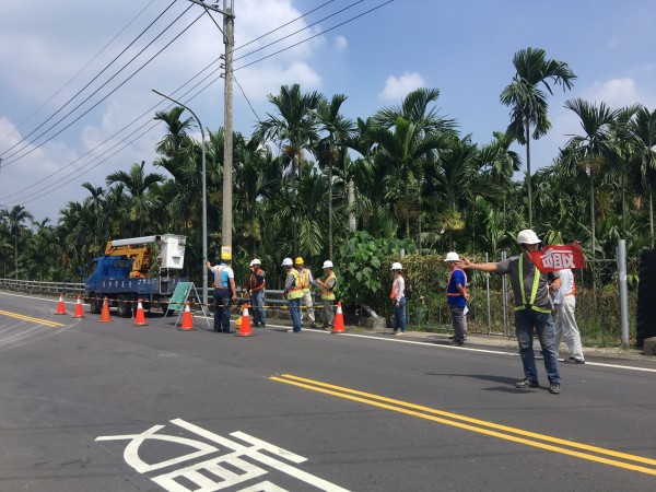 民怨LED路燈維修龜速,地方鄉鎮公所揹黑鍋挨罵。(記者邱芷柔翻攝)