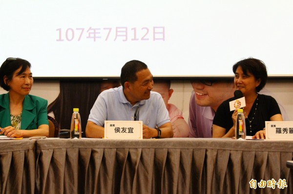侯友宜出席討論托育政策,他承諾未來當選將讓公托場所提高普及、品質。(記者邱書昱攝)