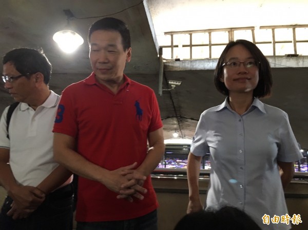 吳音寧(右)表示,未來將依照「台北市政府投資事業管理監督自治條例」,不出席北市議會施政報告與總質詢,僅會出席北市議會財建委員會相關專案報告。(記者蕭婷方攝)