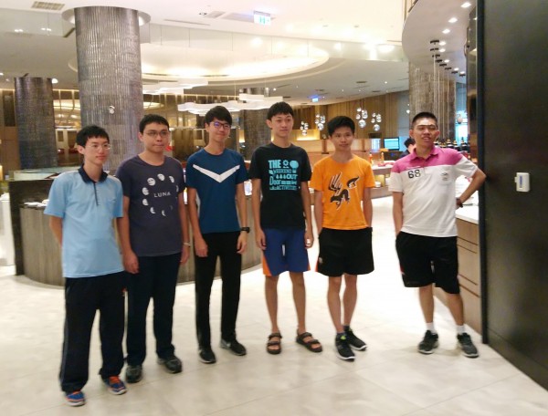 捷報!國際數奧競賽在羅馬尼亞舉辦,我國學生(由左至右)黃維坪、鄭天盛、林庭風、王師宇、施佑昇、鄭容濤共奪得3金、1銀、2銅佳績,國際排名第6名。(圖由教育部提供)