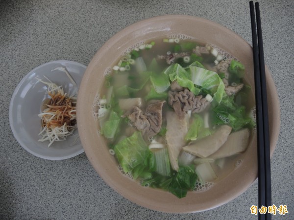 「18號麵館」的牛雜麵美味不遜知名麵館,價格更是一半不到。(記者翁聿煌攝)