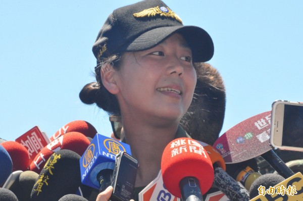 杨韵璇是我国首位、也是亚洲唯一的女性阿帕契攻击直升机飞行员。(记者许倬勋摄)