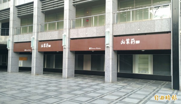 大葉大學員工表示，昨午才和創辦人在這間校內餐廳用餐，「沒想到和創辦人的緣分就到這一餐」。（記者陳冠備攝）