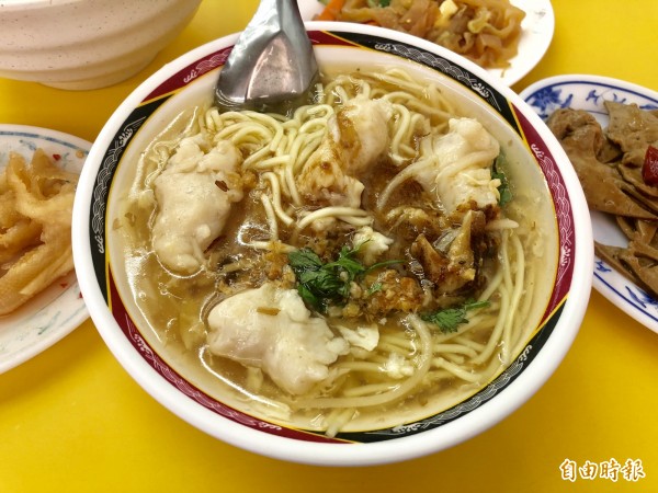 大塊Q彈有嚼勁的花枝羹,吃上一碗就讓人飽足感十足。(記者魏瑾筠攝)
