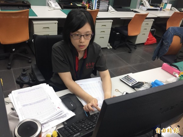小腦出血幸運甦醒,雖不良於行,她當志工、就業,享受第二人生。(記者蘇孟娟攝)