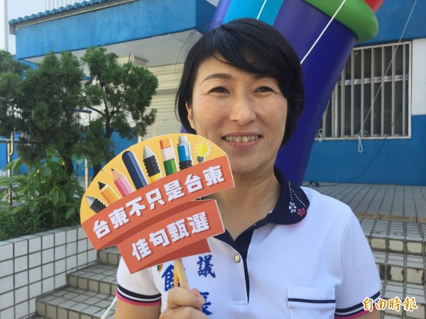 饒慶鈴邀請民眾一起為台東的未來發想。(記者張存薇攝)