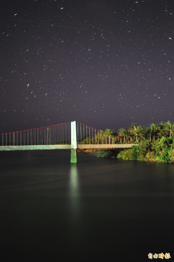墾丁國家公園光害少,夏季賞銀河流星雨正熱門。(記者蔡宗憲攝)