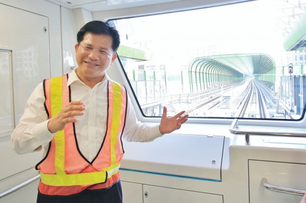 台中市長林佳龍視察G12捷運站。（中市府提供）
