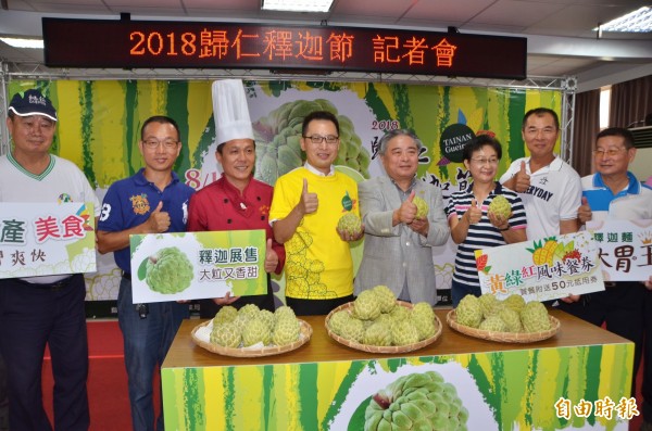 歸仁區公所為釋迦節熱鬧造勢。(記者吳俊鋒攝)