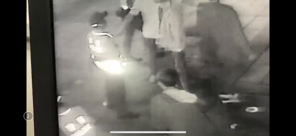 王等7人打成一團,支援警力到場。(記者邱俊福翻攝)