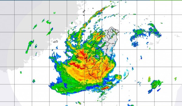 雲林縣預估雨量逾500毫米，明天停止上班上課。（記者林國賢翻攝）