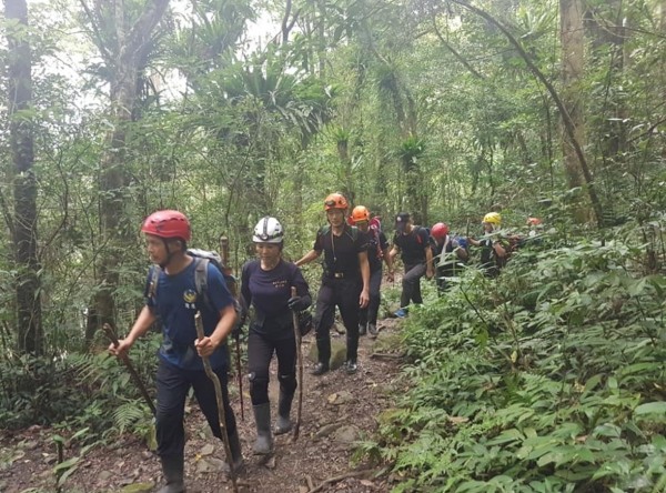 退休的台塑員工陳潤秀與高姓女性友人到新北市三峽熊空山區登山，刁山6天，新北市消防局3天來出動115人到該山區8處步道搜尋，但都沒有下落。（記者吳仁捷翻攝）