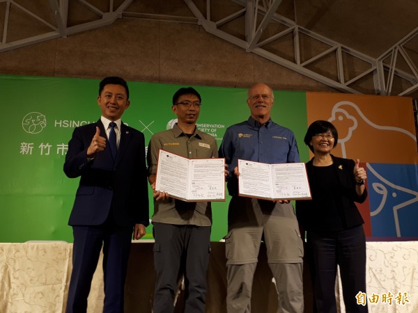 新竹市立動物園與美國奧克蘭動物園今天締結姐姐園，兩園將對動物保育工作有更多的交流和合作。（記者洪美秀攝）