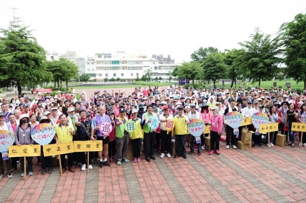 屏東誓師大掃除，防治登革熱。（圖由屏東縣政府提供）