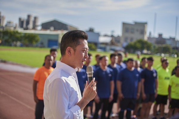 竹市義消集訓力拼全國八連霸，市長林智堅市長盛讚神乎其技。（消防局提供）