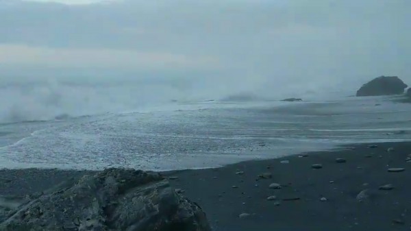 南澳神秘海灘連日來風強浪大。（記者江志雄翻攝）