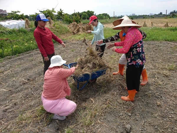 新竹市愛恆啟能中心花1年多募集的農機一批，原要用來做為身障學員訓練課程及農務之用，卻被竊賊撬開破壞大門後竊走，損失10萬元，雖已報警，但仍呼籲竊賊能歸還這批訓練農機。（照片由愛恆啟能中心提供）