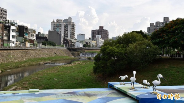 中壢老街溪環北橋旁的小公園。（記者李容萍攝）