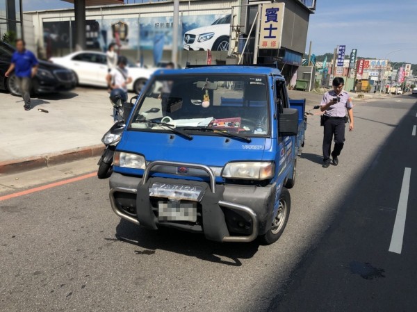 遭竊的小貨車。（記者曾健銘翻攝）