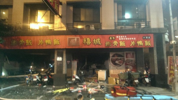 連鎖小吃店氣爆17傷，店家2人全被起訴。（記者黃良傑翻攝）