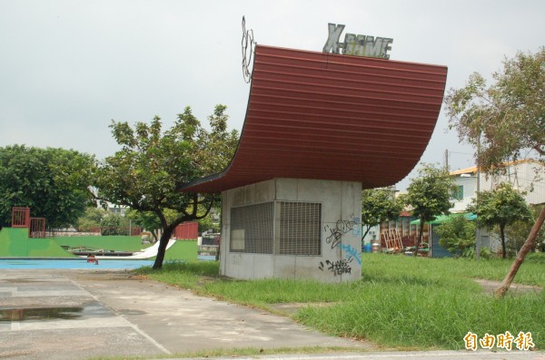 杜姓街友向經常窩在屏東市極限公園的陳姓街友討酒喝，結果遭到拒絕，杜男竟打爆陳男的頭。（記者李立法攝）