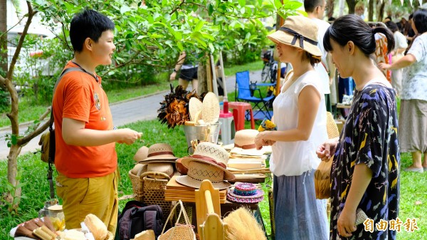 由新竹縣藝文團隊「思微藏物」所策畫的「藏物市集」5周年派對，這個週本8、9日兩天下午在新瓦屋舉辦！ （記者廖雪茹攝）