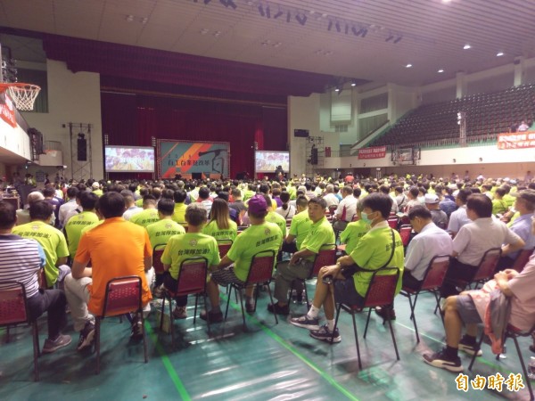 民進黨今下午在嘉義市港坪公園體育館舉辦百工百業挺改革大會師。（記者王善嬿攝）