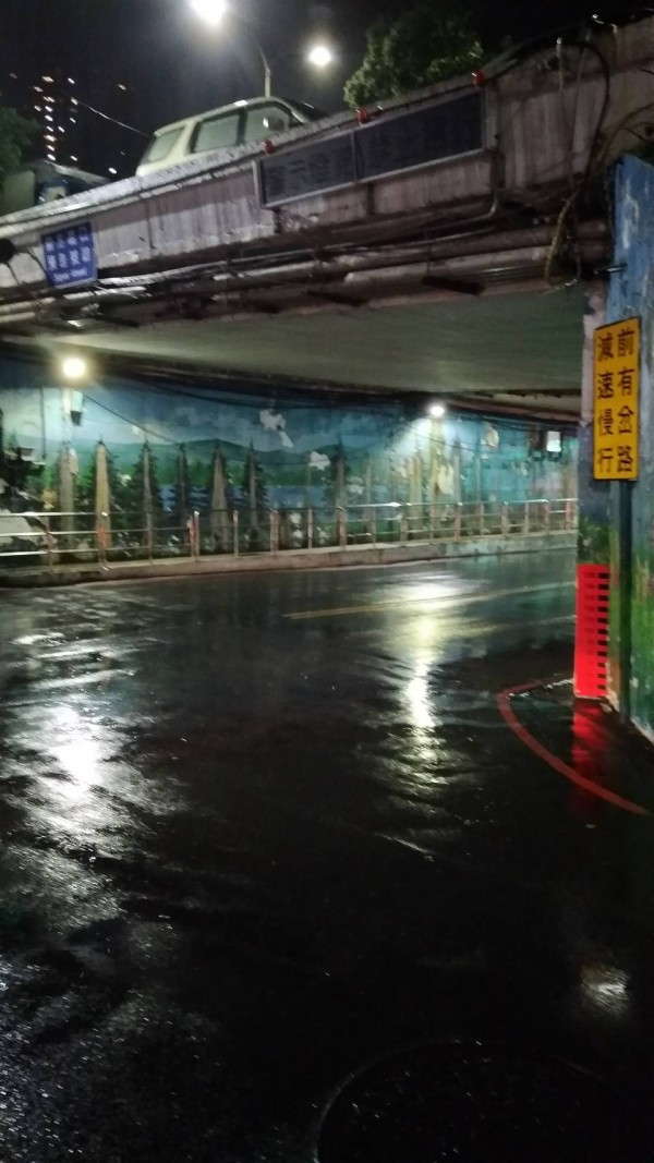 新北市出現26處淹水等災情，其中汐止等地淹水已逐漸消退。（記者吳仁捷翻攝）