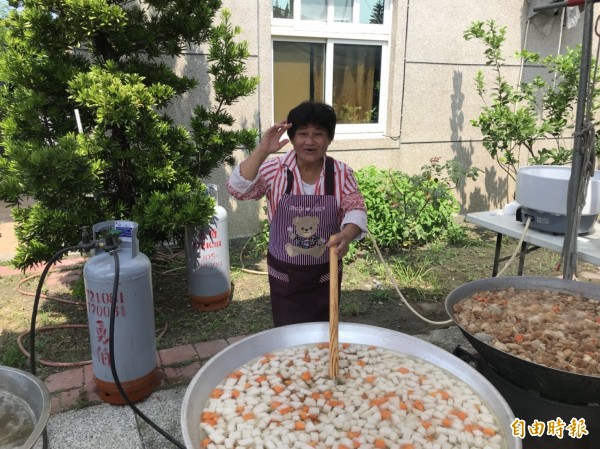 李双獲得今年績優職工。(記者林國賢攝)