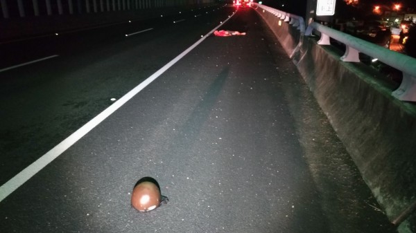 林姓機車騎士逆向騎車上國道與貨車對撞慘死。（記者黃佳琳翻攝）