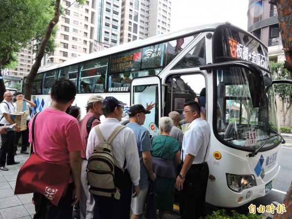 965「板橋─金瓜石」快速公車路線由新北市板橋區直達瑞芳、九份地區，節省行車時間。（記者賴筱桐攝）