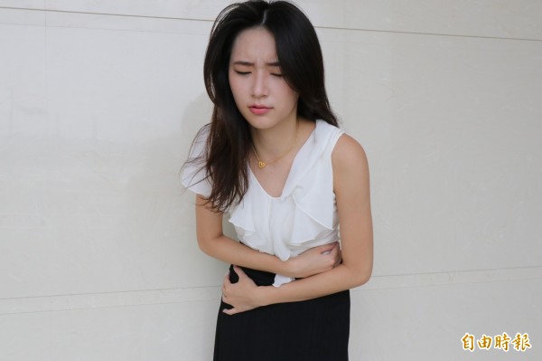 女性若出現經期紊亂、經痛、異常出血,應及早赴醫檢查,不可置之不理。圖為情境照,圖中人物與本文無關。(記者陳建志攝)