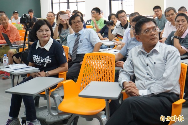 麥寮港工業港改制商港論壇，與會者都希望麥寮港能成功改制，成為翻轉雲林的契機。（記者詹士弘攝）