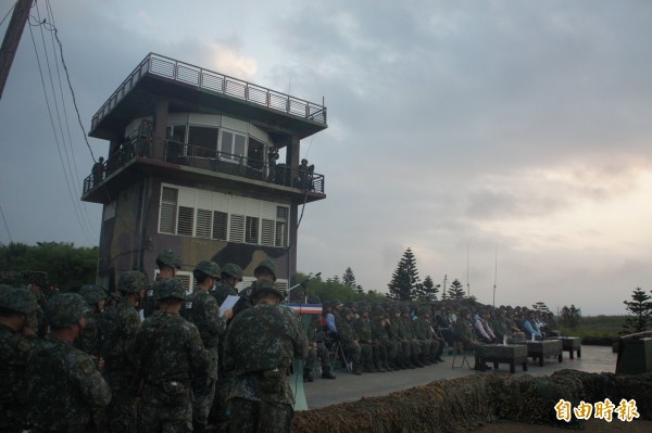 澎湖防衛指揮部在五德營區,拂曉進行反登陸作戰操演。(記者劉禹慶攝)