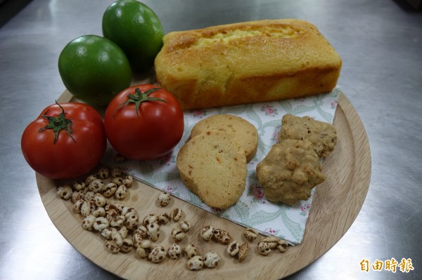 彰化秀水農會推出得獎的「手工甜點禮盒」，材料都有生產履歷。（記者劉曉欣攝）