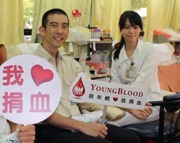 藝人修杰楷在前年5月當替代役期間也挽袖捐血,呼籲民眾踴越捐血。(圖由捐血中心提供)