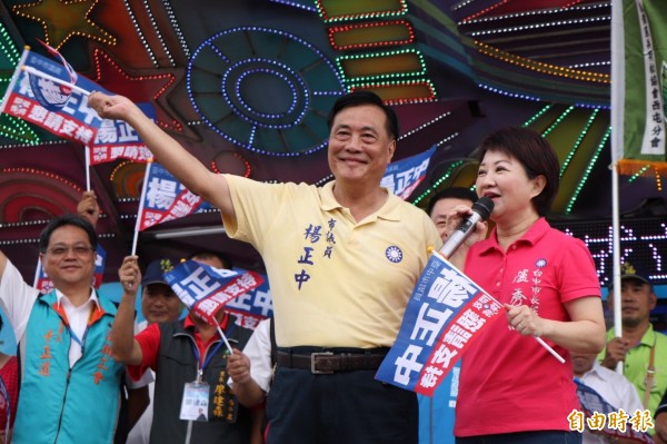 黃道吉日，國民黨台中市長侯選人盧秀燕既跑自己的行程，也趕場參加市議員候選人競選總部的成立（記者蘇金鳳攝）