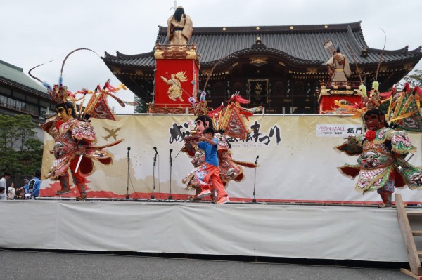 「大溪共義團將軍組太子班」在「成田傳統藝能祭」的開幕式表演。（桃園市政府提供）