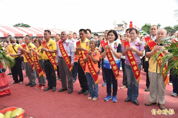 六房媽斗南股新厝寮紅壇新建工程動土政要雲集。（記者廖淑玲攝）