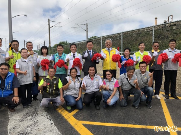 新竹市府今天舉辦「中華路4段451巷至409巷道路新闢工程」啟用典禮。（記者王駿杰攝）