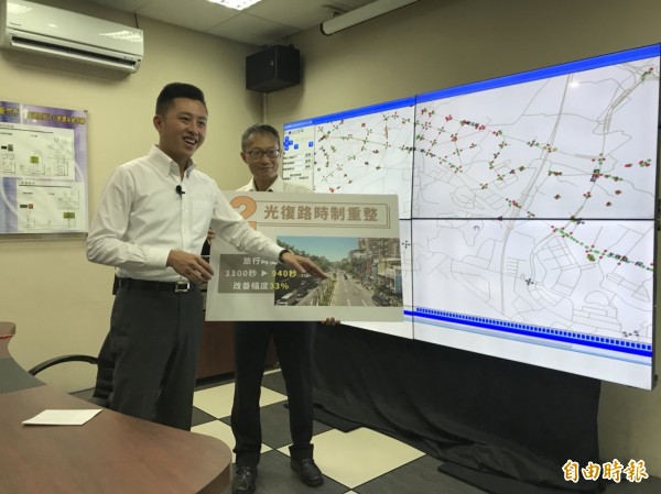 改善園區交通法寶大數據建功，新竹市長林智堅視察智慧交控中心。（記者蔡彰盛攝）