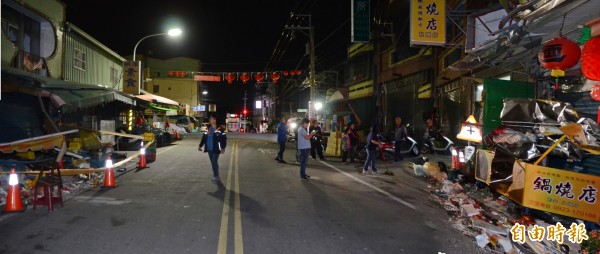 電土爆炸威力驚人，對面店家攤車、店面也被轟爛。（資料照，記者顏宏駿攝）