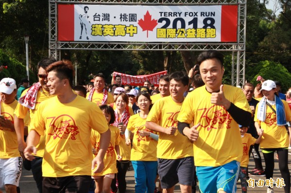 漢英高中舉辦2018 Terry Fox Run抗癌公益路跑，吸引上千民眾參加。（記者許倬勛攝）