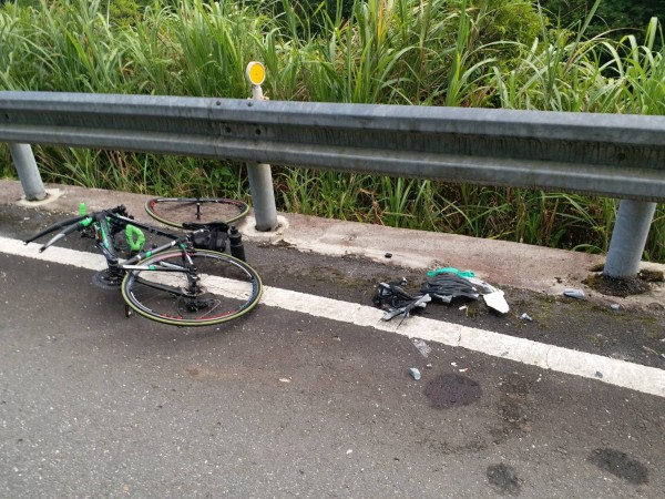 宜蘭縣28歲林姓男子，今天上午騎自行車到員山鄉雙連埤，下山途中疑自摔倒地，送醫不治。（記者游明金翻攝）