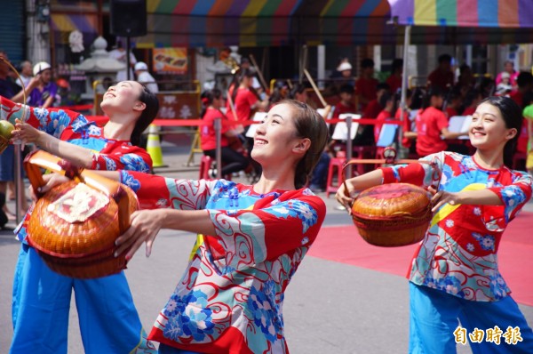 東港迎王樂舞劇的主要演出團體太陽舞團。（記者陳彥廷攝）