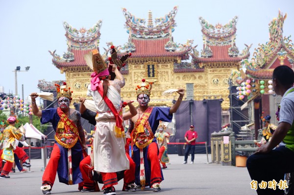 東港開基共善堂什家將也是東港迎王樂舞劇的主要表演團體。（記者陳彥廷攝）