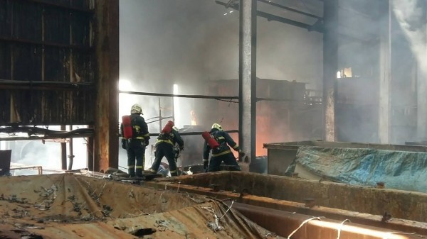 鹿港彰濱工業區傳出電鍍工廠火災，所幸無人傷亡。（記者劉曉欣翻攝）