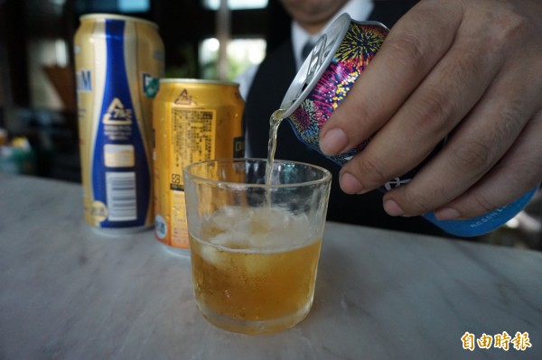 啤酒會造成高尿酸,容易形成結石。(記者蔡淑媛攝)