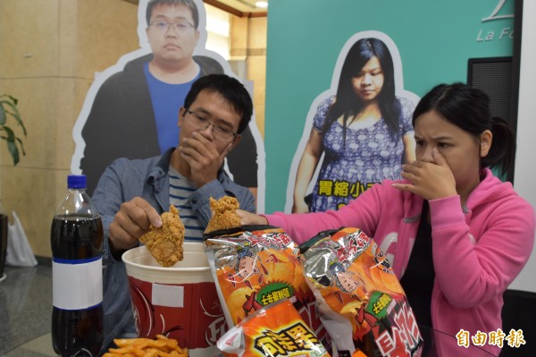 余豐濠、馬悅瑄夫妻倆戒除過去不良飲食習慣。(記者湯世名攝)